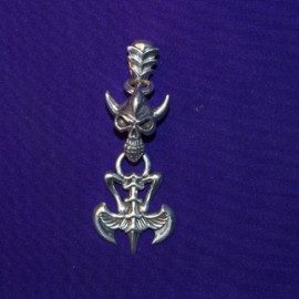 Gothic horned skull silver pendant